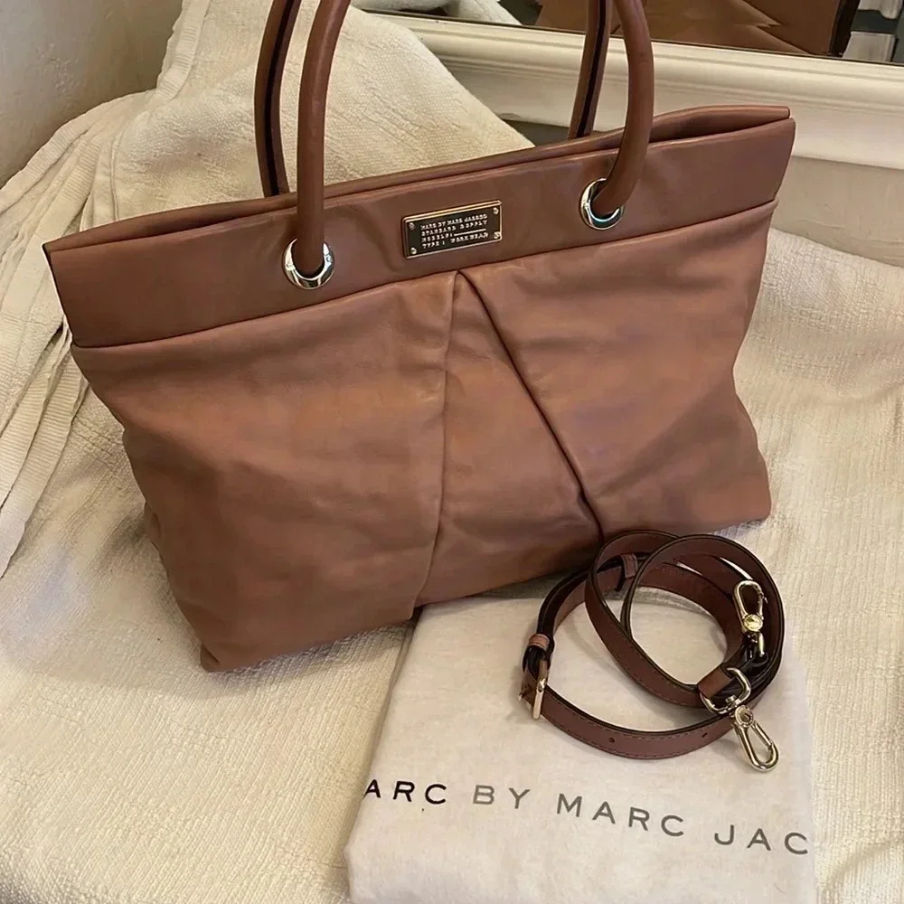 MARC JACOBS -leather satchel in clay- EUC